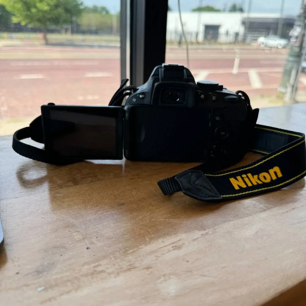 ONCE Used Nikon D5100 & 18-55mm Lens w/ FREE Camera Bag